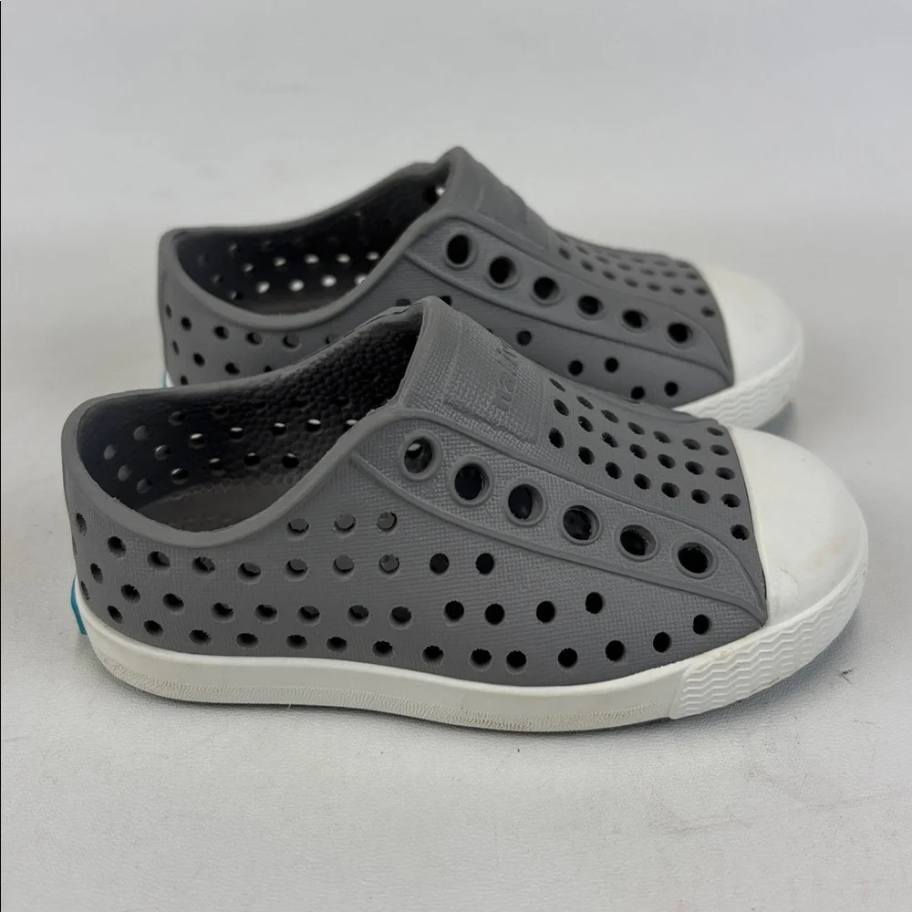 NATIVE Jefferson Gray SlipOn Water Shoes Size C4